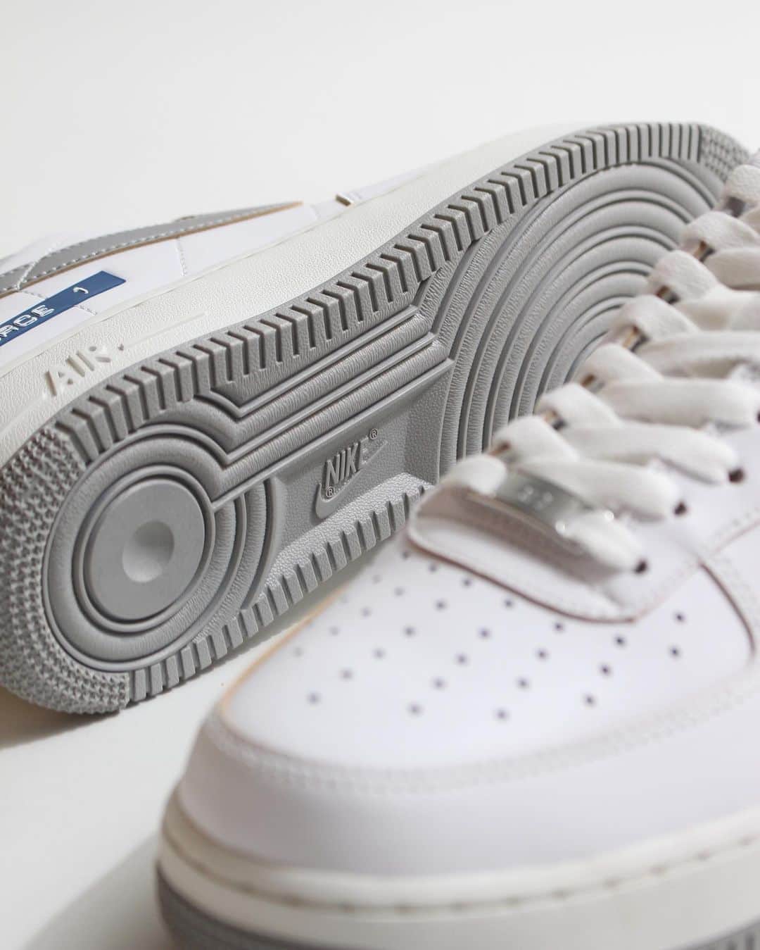A+Sのインスタグラム：「2020. 10. 17 (sat) in store  ■NIKE AIR FORCE 1 ’07 LV8 COLOR : WHITE SIZE : 24.0cm - 29.0cm PRICE : ¥11,000 (+TAX)  ナイキエアフォース1 '07 LV8は82年のOGを再現。ヴィンテージタッチを表現するにあたり、少し生成りがかったアッパーが特徴です。ヒールには過去のアーカイブを表現するブルータグを配置。  The Nike Air Force 1'07LV8 reproduces the 1982 OG. In expressing the vintage touch, it features a slightly generative upper. A blue tag that expresses the archive of the past is placed on the heel.  #a_and_s #NIKE #NIKEAIRFORCE1 #NIKEAIRFORCE107LV8 #LOSTARCHIVE」