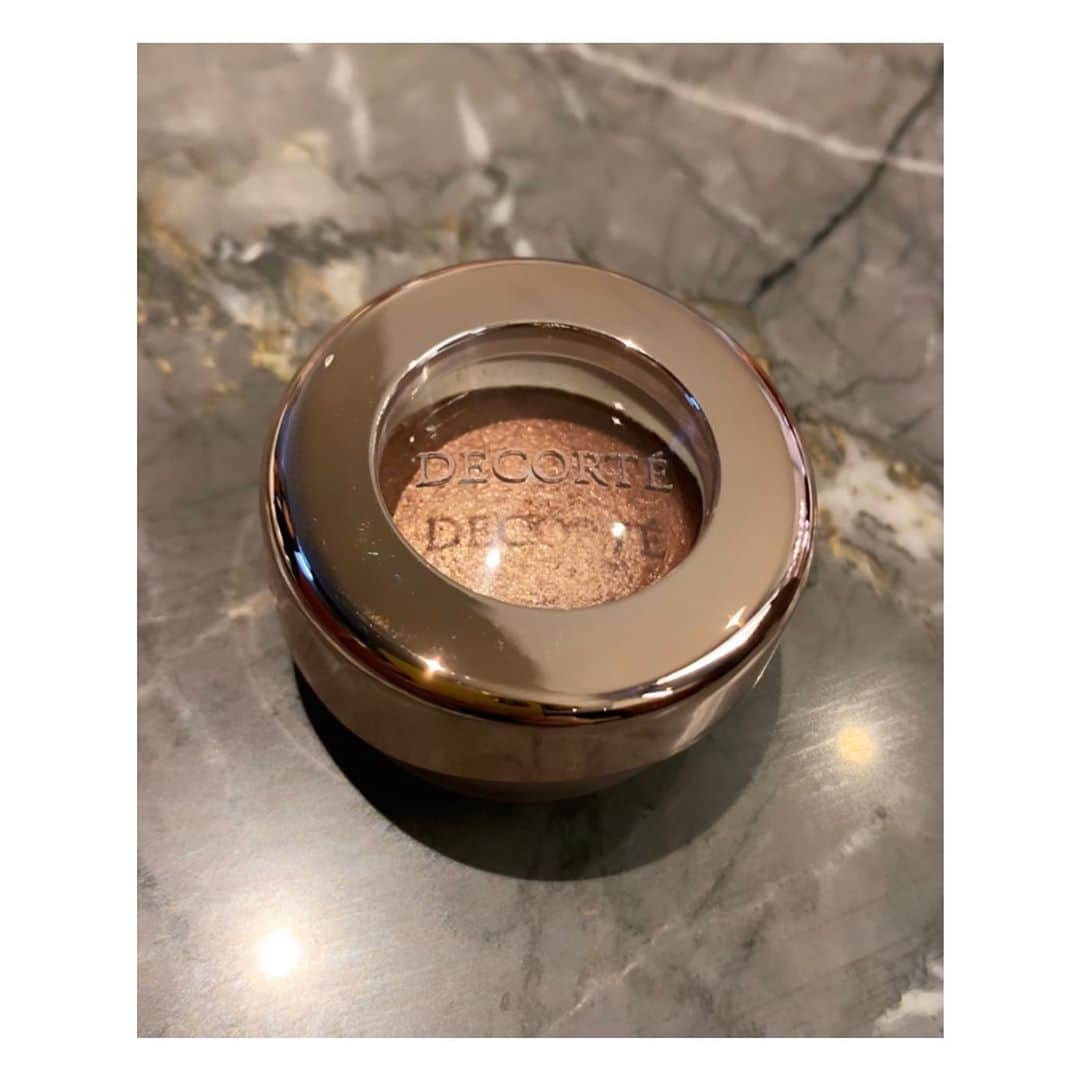 のインスタグラム：「@cosmedecortejp  #cosmedecorte  #コスメデコルテ #アイグロウジェム  BE387  #happybirthday  #pretty  #cute  #beautiful  #beauty  #bestoftheday  #thankyou  #ありがとう　🥰🙌 #美容 #コスメ」