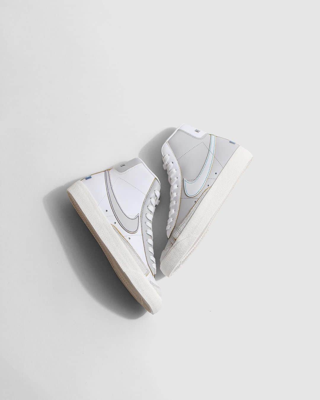 A+Sのインスタグラム：「2020. 10. 17 (sat) in store  ■NIKE WMNS BLAZER MID '77 COLOR : WHITE SIZE : 23.0cm - 29.0cm PRICE : ¥11,000 (+TAX)  各SWOOSHをこすると現れるカラーに注目。履く人自身のオリジナリティーあるカラーへと変貌します。時間をかけてじっくりと経年変化を楽しんでいただけます。  Pay attention to the color that appears by rubbing SWOOSH. It transforms into a color with the originality of the wearer.You can take your time and enjoy the changes.  #a_and_s #NIKE #NIKEBLAZER #NIKEBLAZERMID77 #LOSTARCHIVE」