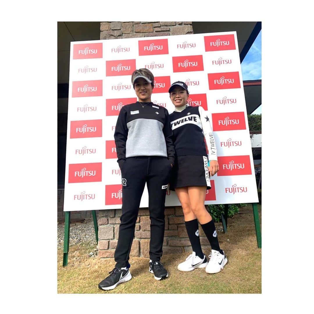 篠原まりあのインスタグラム：「__________** . . 麻子さんとモノクロコーデ 🖤🤍🖤.  めっちゃかっこいい... 🥺 .  @aako528  @v12golf_official」