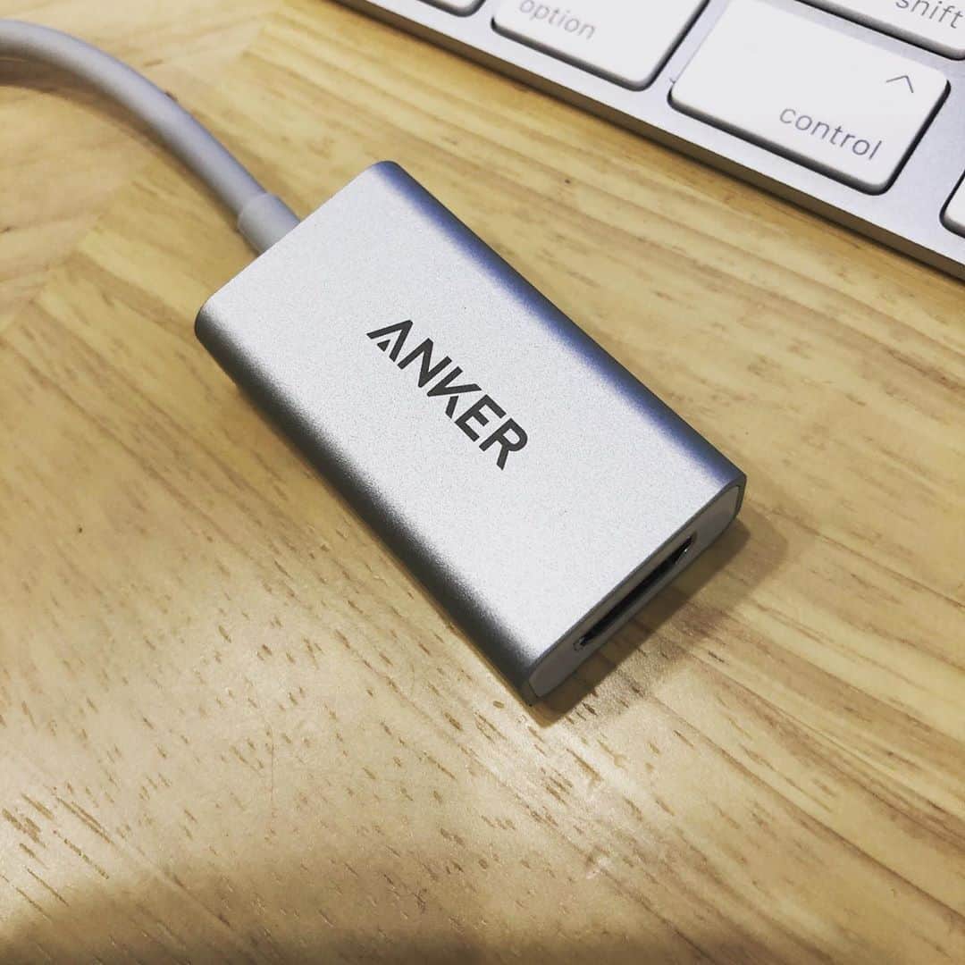 上杉洋史のインスタグラム：「This small item will relief my neck pain. #anker #usbc #hdmi #imac」