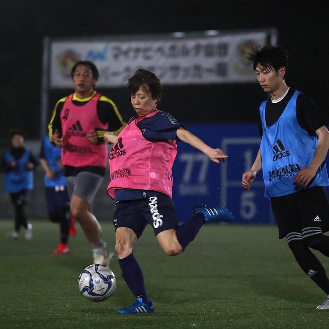 ベガルタ仙台さんのインスタグラム写真 - (ベガルタ仙台Instagram)「ベガルタ仙台サッカースクール 新規入会・紹介キャンペーン 〇大人のサッカークリニックも対象です！ ご入会は、ぜひこの機会に！ベガルタタオルプレゼント！大人のスクール生のみなさんも新しい仲間を紹介してください！ベガルタグッズをプレゼント！ まずは無料体験！WEBからお申込みいただけます。 🔗https://vegalta.suku2.io  📸大人のサッカークリニック マイナビベガルタ仙台泉パークタウンサッカー場等 (仙台市泉区明通1-1-2) 🔗https://www.vegalta.co.jp/academy/school-list/adult.html 興味があったけど、きっかけがなかった人、お子さんがサッカーを始め、夢中になった大人へ、サッカーできる場を提供します。 対象レベルは初心者から中級者。運動不足解消、健康維持増進などに最適です。気分も若返ります！  --- 新規入会・紹介キャンペーン --- 新規入会の方にはベガルタタオル、紹介してくれたスクール生にはベガルタグッズをプレゼント。 【期間】9/21～10/31 【対象】期間内に「入会手続きを行なった新規ご入会者」または「お友達を紹介してくれたスクール生」 【申込方法】入会・紹介者名とスクール校名をご記入の上ご提出ください。  --- ベガルタ仙台サッカースクール --- サッカーを通じて豊かな人間性を育て、基礎技術やテクニック、運動能力の向上を目指します。自主性や協調性、モラル、マナーを養い、社会で活躍できる人材の育成、心身の成長を目標にしています。 [県内12校] 泉パークタウン校、泉野村校、若林荒井校、宮城野校、長町校、青葉校、太白校、古川校、石巻校、栗原校、名取校、仙南校 [特徴あるコース] レベルアップ、アドバンス、GKクリニック、大人のサッカークリニック  無料体験で、自分に合ったぴったりの場所、コースを見つけてください！ 申込み、ご質問はスクール事務局へWEB、メール、お電話で 🔗https://vegalta.suku2.io ✉️vegalta_school@vegalta.co.jp 📱022-377-1101（平日12:00～14:30）  /// #2020_VEGALTA_SENDAI /// #ベガルタ仙台サッカースクール #サッカースクール #大人のサッカースクール #大人のサッカークリニック #仙台 #絆フットボール #Jリーグ #VegaltaSendai #VEGALTA #Sendai #KIZUNAfootball」10月16日 15時10分 - vegaltasendai