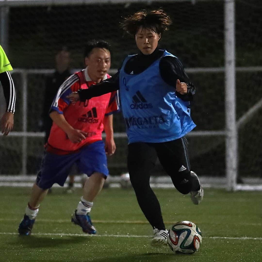 ベガルタ仙台さんのインスタグラム写真 - (ベガルタ仙台Instagram)「ベガルタ仙台サッカースクール 新規入会・紹介キャンペーン 〇大人のサッカークリニックも対象です！ ご入会は、ぜひこの機会に！ベガルタタオルプレゼント！大人のスクール生のみなさんも新しい仲間を紹介してください！ベガルタグッズをプレゼント！ まずは無料体験！WEBからお申込みいただけます。 🔗https://vegalta.suku2.io  📸大人のサッカークリニック マイナビベガルタ仙台泉パークタウンサッカー場等 (仙台市泉区明通1-1-2) 🔗https://www.vegalta.co.jp/academy/school-list/adult.html 興味があったけど、きっかけがなかった人、お子さんがサッカーを始め、夢中になった大人へ、サッカーできる場を提供します。 対象レベルは初心者から中級者。運動不足解消、健康維持増進などに最適です。気分も若返ります！  --- 新規入会・紹介キャンペーン --- 新規入会の方にはベガルタタオル、紹介してくれたスクール生にはベガルタグッズをプレゼント。 【期間】9/21～10/31 【対象】期間内に「入会手続きを行なった新規ご入会者」または「お友達を紹介してくれたスクール生」 【申込方法】入会・紹介者名とスクール校名をご記入の上ご提出ください。  --- ベガルタ仙台サッカースクール --- サッカーを通じて豊かな人間性を育て、基礎技術やテクニック、運動能力の向上を目指します。自主性や協調性、モラル、マナーを養い、社会で活躍できる人材の育成、心身の成長を目標にしています。 [県内12校] 泉パークタウン校、泉野村校、若林荒井校、宮城野校、長町校、青葉校、太白校、古川校、石巻校、栗原校、名取校、仙南校 [特徴あるコース] レベルアップ、アドバンス、GKクリニック、大人のサッカークリニック  無料体験で、自分に合ったぴったりの場所、コースを見つけてください！ 申込み、ご質問はスクール事務局へWEB、メール、お電話で 🔗https://vegalta.suku2.io ✉️vegalta_school@vegalta.co.jp 📱022-377-1101（平日12:00～14:30）  /// #2020_VEGALTA_SENDAI /// #ベガルタ仙台サッカースクール #サッカースクール #大人のサッカースクール #大人のサッカークリニック #仙台 #絆フットボール #Jリーグ #VegaltaSendai #VEGALTA #Sendai #KIZUNAfootball」10月16日 15時10分 - vegaltasendai