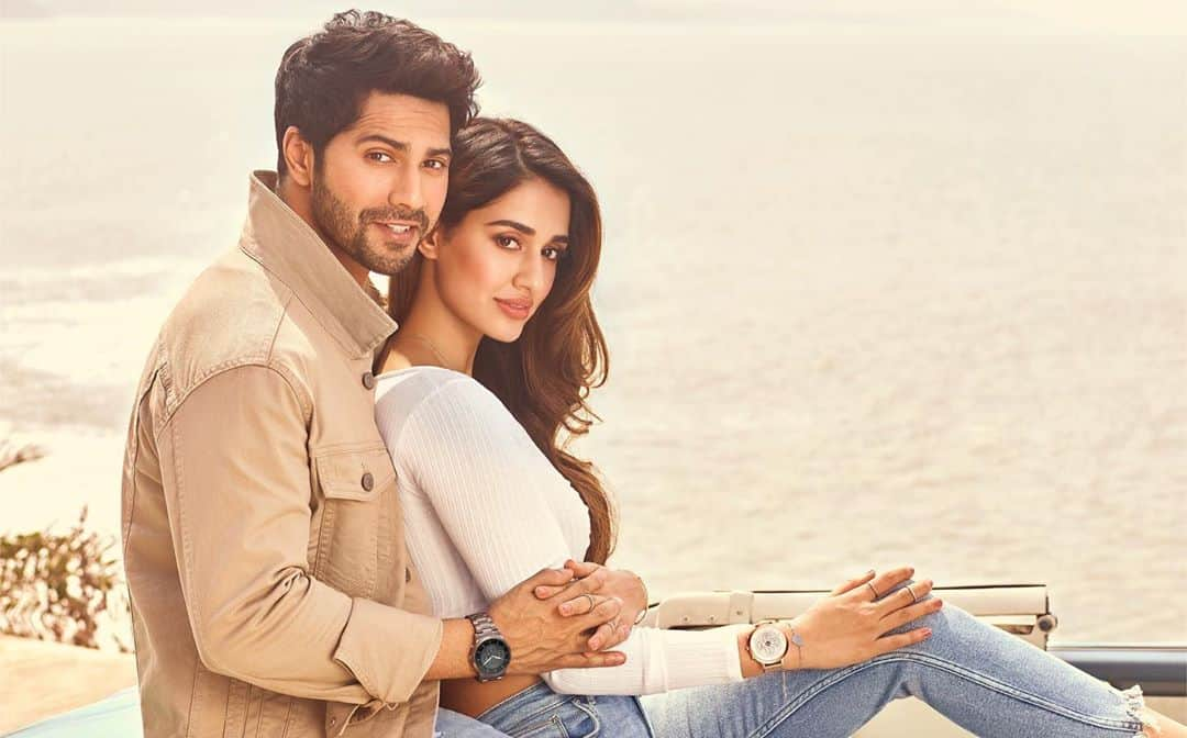 Varun Dhawanさんのインスタグラム写真 - (Varun DhawanInstagram)「Seize the day #FossilStyle 🎈 Hybrid HR Smartwatch @Fossil.in  with @dishapatani 🤎」10月16日 15時23分 - varundvn