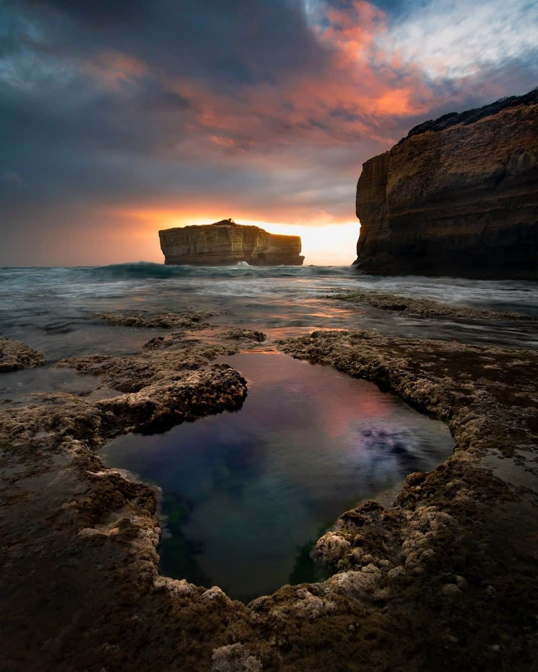 Nikon Australiaさんのインスタグラム写真 - (Nikon AustraliaInstagram)「"This shot is of The Bakers Oven along the Great Ocean Road. I like to visit the same spots several times throughout the year. Different tides, different swells, different seasons and even the sun changing positions will give you new perspectives of an often photographed location." - @jake.bolton.photo   Camera: D850 Lens: AF-S NIKKOR 18-35mm f/3.5-4.5G ED Settings: f/11  1/6s  ISO 64  #Nikon #MyNikonLife #NikonAustralia #NikonD850 #D850 #LandscapePhotography」10月16日 15時30分 - nikonaustralia