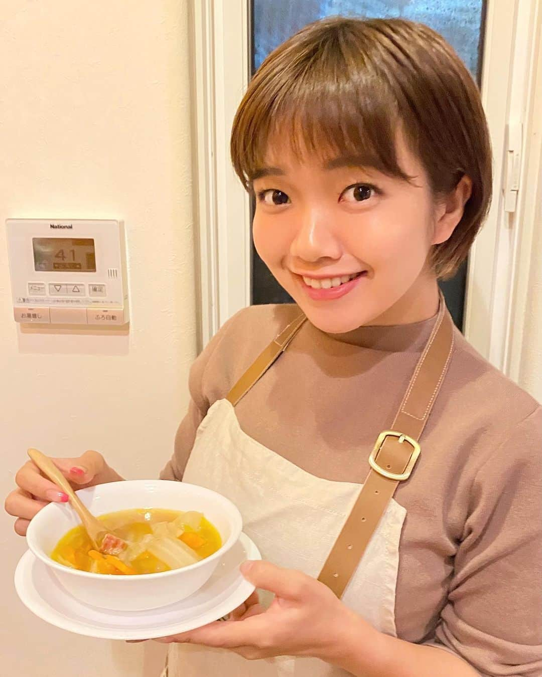 田村華子さんのインスタグラム写真 - (田村華子Instagram)「. 10/16はリゼクリニック(@rizeclinic )の日 自分を美しくするお料理をつくりました🍽  寒くなった季節にぴったりの野菜スープです！  TwitterでのRT数が多いとRay ONLINEに載せていただけます💖  よろしくお願いいたします！  bit.ly/3ilB9Tz   #リゼクリニックの日 #リゼクッキング」10月16日 15時34分 - hanako__dayo