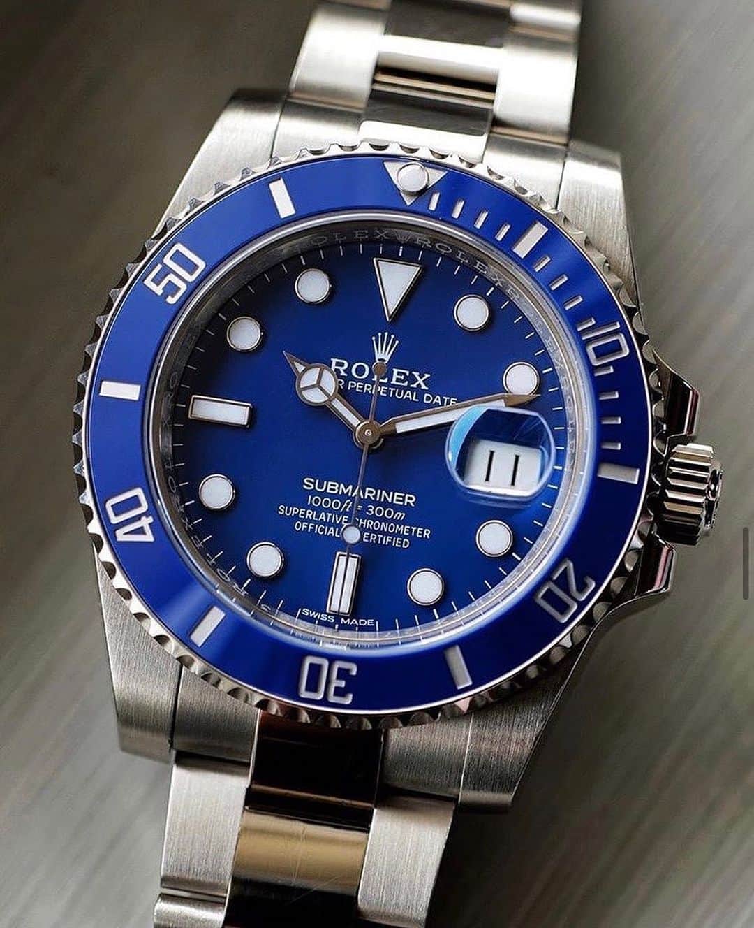 Daily Watchさんのインスタグラム写真 - (Daily WatchInstagram)「Up close with the white gold Rolex Submariner “Smurf” 🔵 Photo by @watchcollector.ph」10月16日 15時35分 - dailywatch