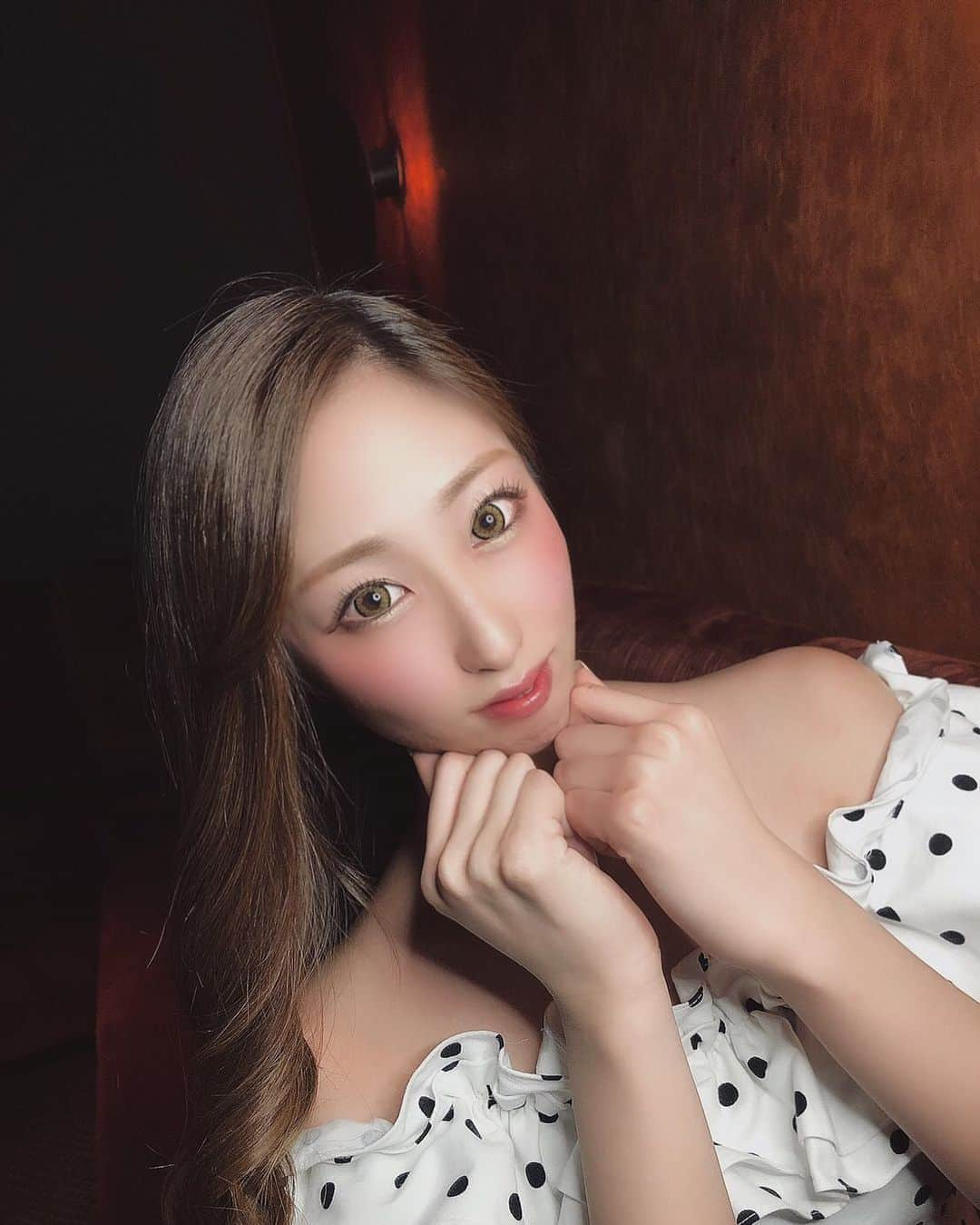 華小町さんのインスタグラム写真 - (華小町Instagram)「ひかりさん😍  皆様お仕事お疲れ様です❣ 22時迄に2名様以上でのご来店でキープボトルを1本サービスさせて戴きます😤‼️ この機会にぜひ京美人とはんなりと遊んでみてはいかがでしょうか🥺✨  当店ではコロナ対策として下記の内容を徹底して営業させていただいております。  ❣️お客様・従業員の体温チェック ❣️手指の消毒 ❣️従業員のマスクの着用 ❣️テーブルやソファの除菌・消毒 ❣️テーブル間隔を空けてのご案内 ❣️次亜塩素酸水での空間除菌 ❣️マスク、フェイスシールドの無料提供 ❣️お手洗いの定期消毒 ❣️店内清掃の徹底  当店は最善の注意を払って営業しております‼️  当店ではスタッフ、ホステスさんの募集をしております‼️‼️ 少しでも気になったり、ご興味がございましたらお気軽にDM又はお電話でお問い合わせください😍 TEL075-551-8750  #華小町 #カイザー #カイザーグループ #kaiser #キャバクラ #祇園キャバクラ #キャバ嬢 #ニュークラブ #夜職 #お水 #京都 #祇園 #モデル #美人 #美女図鑑　 #likeforlikes #liketime」10月16日 16時07分 - hanakomachi.gion