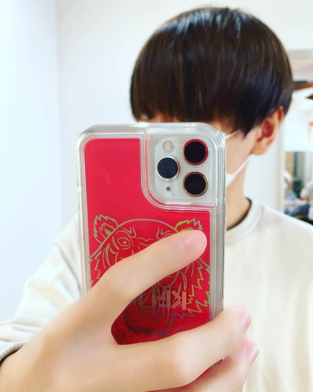 千葉翔也さんのインスタグラム写真 - (千葉翔也Instagram)「💇‍♂️💇‍♂️ . . . #早起き #髪切った #あと #思い切って #スマホケース #新調 #今日はこのあと #sidem #ニコ生 #ちばナイ #たすくさんゲスト」10月16日 16時15分 - shoya_chiba_official