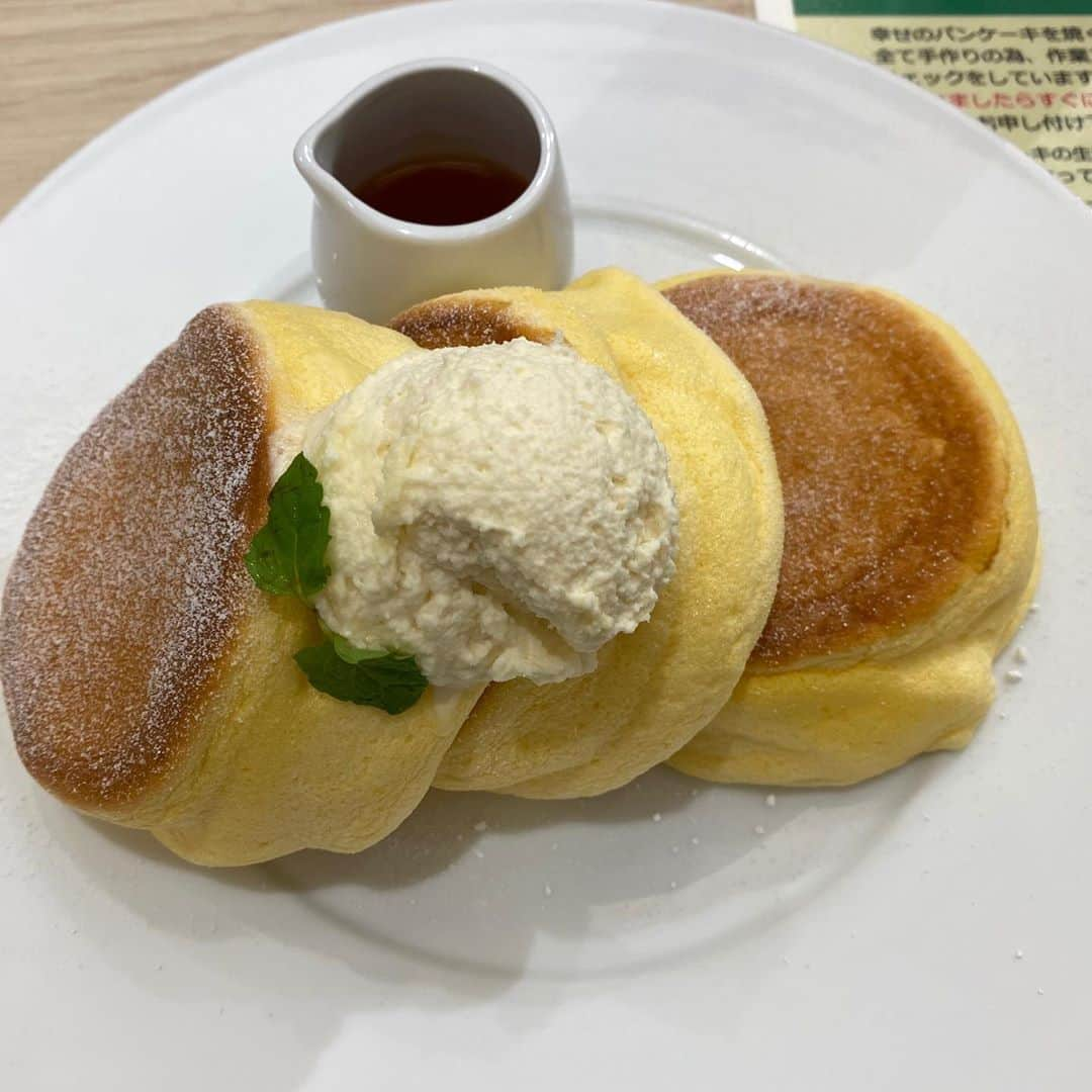 二葉エマさんのインスタグラム写真 - (二葉エマInstagram)「むかーーーしむかしに食べたパンケーキ🥞  あまーーーい！✨  #しあわせのパンケーキ#池袋」10月16日 16時24分 - futaba_ema