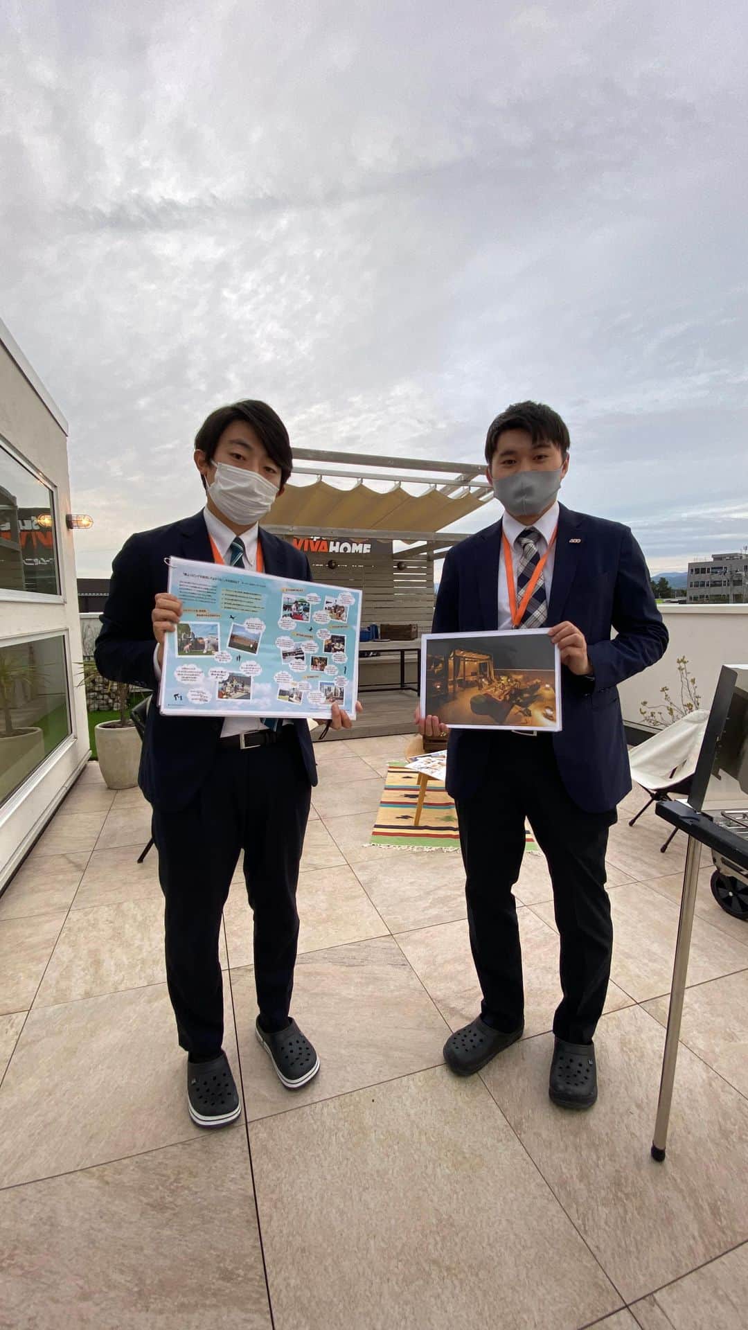 homelife 夢を叶える暮らし方のインスタグラム：「【大人気の屋上庭園🍃】 .  こちらのアカウントではホームライフのお施主様の施工写真を投稿しています。 その他の施工写真は、 @homelife_gallery のURLからご覧いただけます。 . 家づくりの資料請求はコチラから @homelife_shiryou . . #屋上庭園 #グランピング  #ベランピング #遊び場所 #青空 #デザイン #こだわり #木 #おうち時間 #ローコスト住宅 #マイホーム #夢のマイホーム #間取り #シンプルな暮らし #暮らしを楽しむ #注文住宅 #自由設計 #デザイン住宅 #リノベ #リフォーム #全国にいい家を #コラボハウスとコラボ #建築士と建てる #myhome  #homelife_京都 #homelife_大阪 #homelife_兵庫 #ホームライフ #ホームライフ100 #アーキホームライフ」
