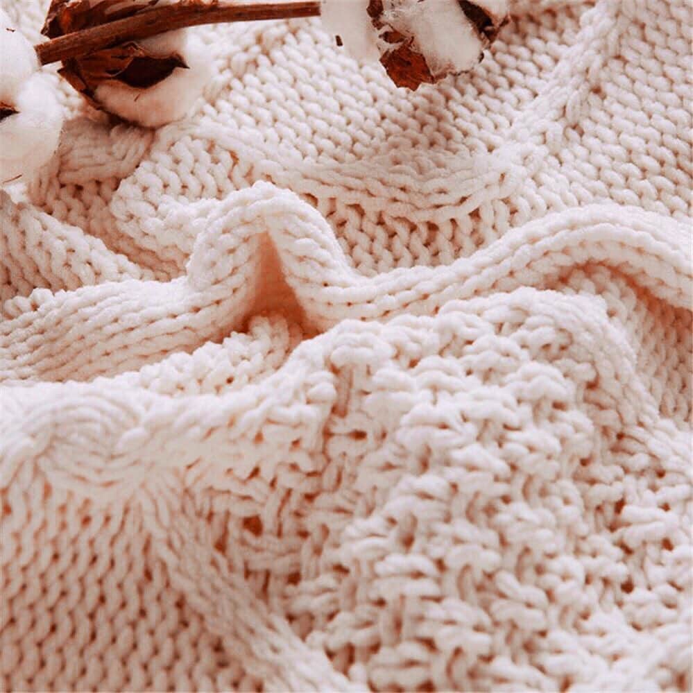 チップ＆ペッパーのインスタグラム：「One of my favorite - this blanket comes with beautiful knitted pattern and detail in front and fleece in the back to make sure to keep you warm during Fall.  . . . . . . . #interior #morninglight #apartmenttherapy #scandi #interior4all #americanstyle #woodenhouse #interior123 #interior4inspo #interior_delux #interiordesign #myinterior #bohostyle #hangingchair #swing #industrial #scandinavian #mynordicroom #bohemian #natural #stylraven #farmhouse #minimalisticdesign」