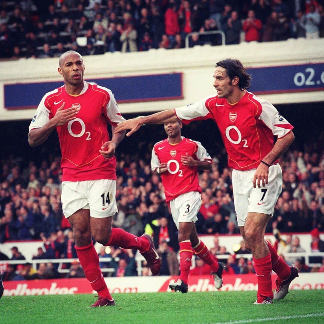 アーセナルFCさんのインスタグラム写真 - (アーセナルFCInstagram)「🎶 49, 49 undefeated, playing football the Arsenal way 🎶  🗓 #onthisday in 2004 we made it a record 49 games unbeaten  ⁠⠀ ⁠⠀ #Arsenal #Invincibles #Gunners #49ers #onthisday #OTD」10月16日 16時40分 - arsenal