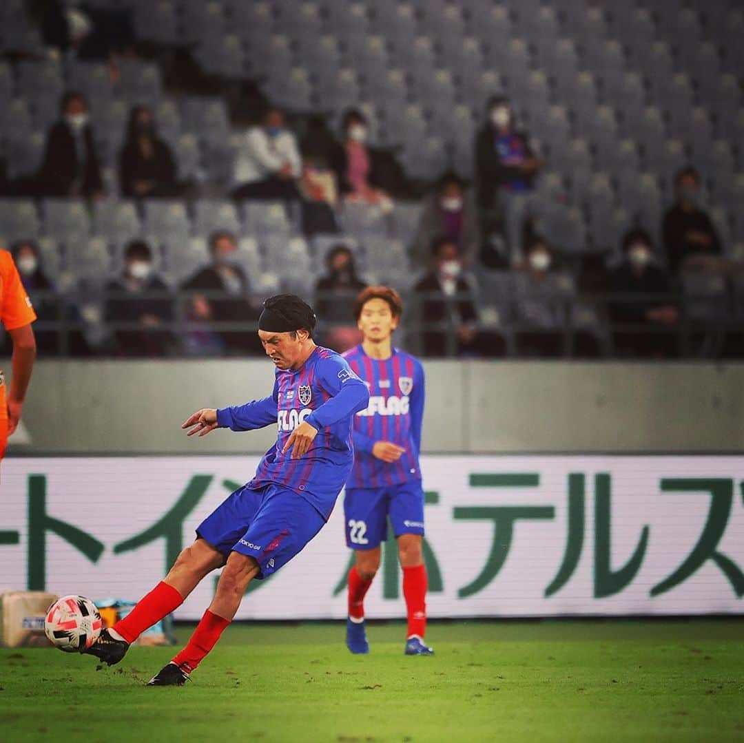 FC東京オフィシャルグッズさんのインスタグラム写真 - (FC東京オフィシャルグッズInstagram)「🔵🔴 vs #清水エスパルス J1通算300試合出場の大記録。 これからも東京で輝き続ける。 @yojiro_08  @fctokyoofficial  #髙萩洋次郎  #FC東京 #fctokyo #tokyo」10月16日 16時51分 - fctokyoofficial