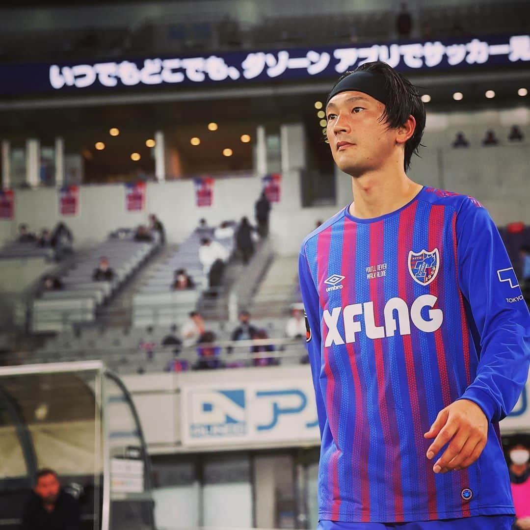 FC東京オフィシャルグッズさんのインスタグラム写真 - (FC東京オフィシャルグッズInstagram)「🔵🔴 vs #清水エスパルス J1通算300試合出場の大記録。 これからも東京で輝き続ける。 @yojiro_08  @fctokyoofficial  #髙萩洋次郎  #FC東京 #fctokyo #tokyo」10月16日 16時51分 - fctokyoofficial