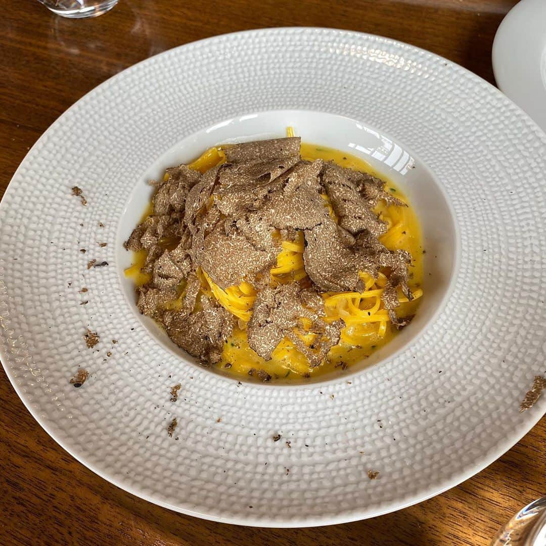 ユン・ダヨンのインスタグラム：「화이트와인이랑 먹으니깐 순삭... 단골되어야지 .. ✨✨ #별내맛집」