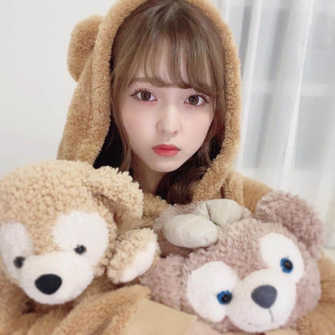 のインスタグラム：「ダッフィーのコスプレというかモコモコパーカー🧸🌷 ファンの方から昔プレゼントで頂いて、毎年冬になると使ってる🤍🤍 可愛いなあ、ディズニーいきたい‪( •̥ ˍ •̥ )‬  #ハロウィンコスプレ #コスプレ #ダッフィー#シェリーメイ#ディズニー#ディズニーコーデ #ディズニーグッズ #Duffy#ShellieMay#Disney#disneygram  #instagood #instalike #instagram #japanesegirl #gravure#photography #flowers #fff #셀카#뷰티스타그램#셀카그램#좋아요#팔로우 #粉我」