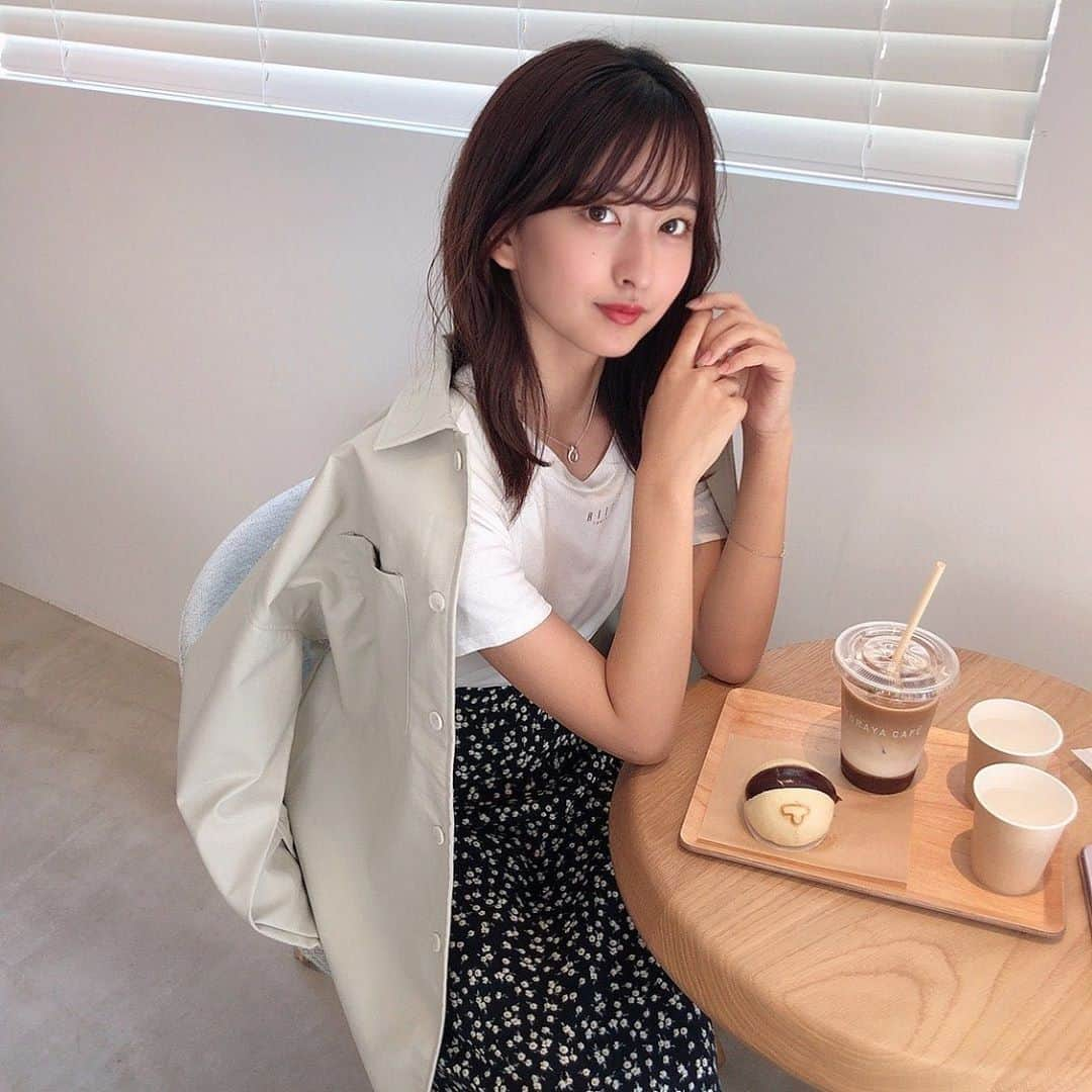 斉藤里奈さんのインスタグラム写真 - (斉藤里奈Instagram)「☕🥐 ． ． あんぱんを人生で初めて食べた日 ． 初めてのあんぱんが和菓子の最高峰とらやだったから もう普通のあんぱん食べても美味しいと思えない気がする😂 ． ． 来ているお洋服は @rili.shopping さん❕👀 このアウターとか秋に着れそう🙊🤍 ． ． ．  #rili_tokyo #rili   #秋服 #秋服コーデ #秋コーデ   #とらやカフェ #torayacafe  #東京カフェ #表参道カフェ #カフェ巡り   #韓国カフェ #韓国カフェ風  #セミディ #セミロング  #サロンモデル #サロモ  #cancam #cancamitgirl  #l4l #fff #lfl #f4f #likeforlikes」10月16日 16時49分 - rina_pyonpyon