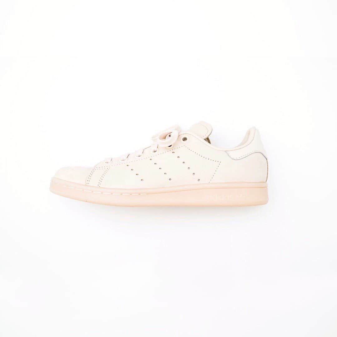 のインスタグラム：「New 👟 このヌメ色がたまらん... #emmi」