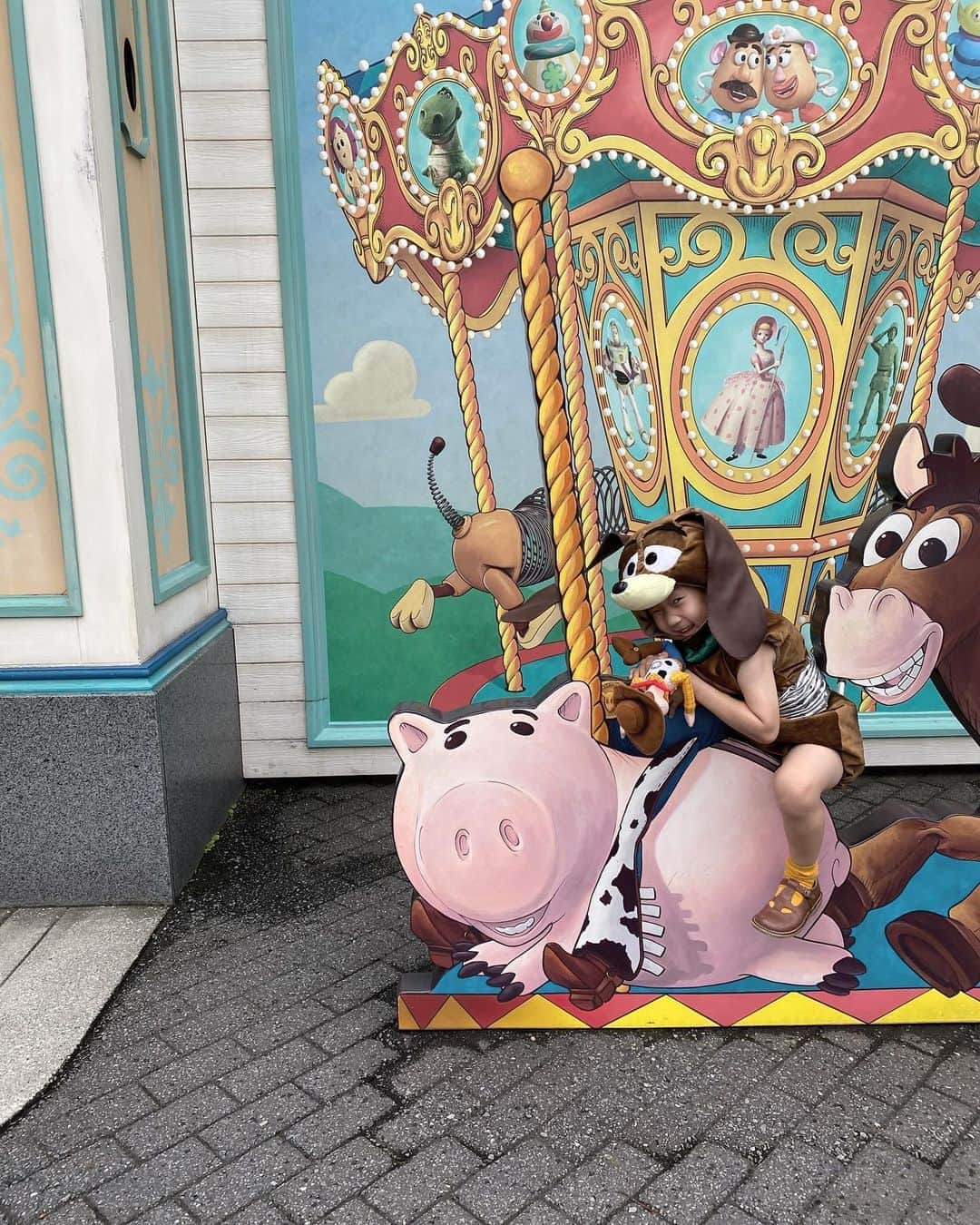 tiahy__のインスタグラム：「Thank you for the amazing memories. . The days we spent here became unforgettable memories for us. . . When I see people's smiles I feel happy too. #slinky_taia#disney#taiacostume #ディズニーコスチューム#ディズニー衣装#スリンキー#トイストーリー#迪士尼」