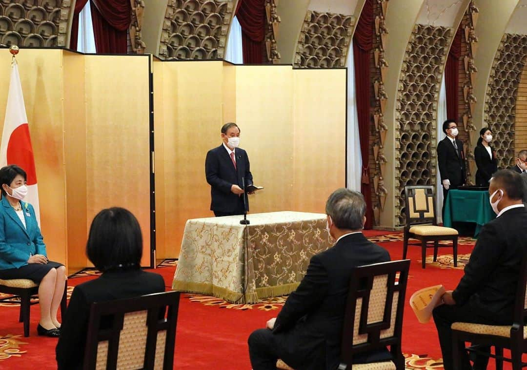 首相官邸さんのインスタグラム写真 - (首相官邸Instagram)「安全安心なまちづくり関係功労者を表彰しました。政府も、安全で安心なまちづくりに一層強力に取り組み、未来に引き継いでまいります。  #安全安心なまちづくり関係功労者 @suga.yoshihide」10月16日 17時16分 - kantei