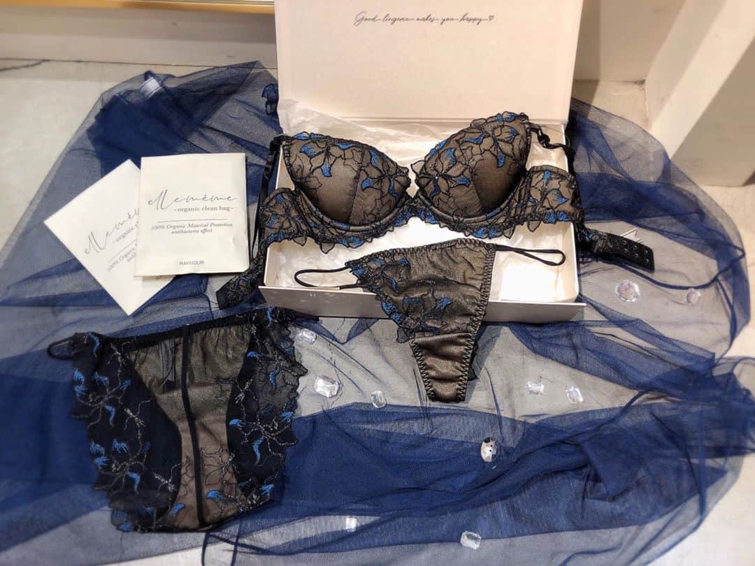 Ravijour札幌4丁目プラザ店のインスタグラム：「#onsale  バックスタイルも可愛い #シアーオーバーグラマーアップ単品ブラ のご紹介です✨ 詳しくはブログへ✈  #ラヴィジュール #ravijourstaff  #ravijour_official  #ravijoursapporo」