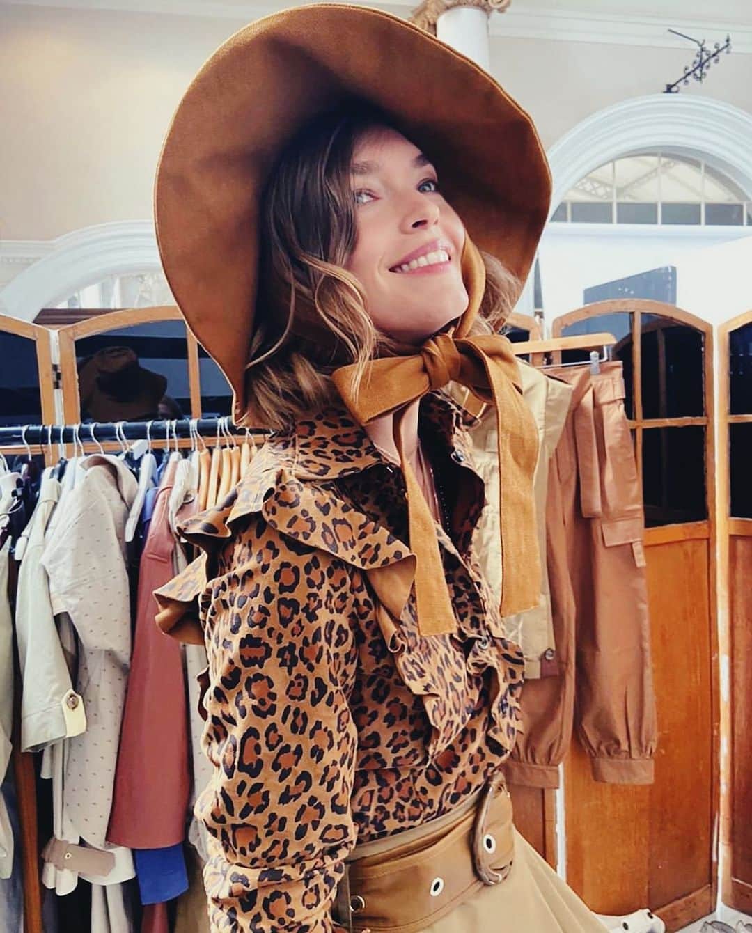 アリゾナ・ミューズのインスタグラム：「🍂 @skiimparis 🍂 #BTS 📷」