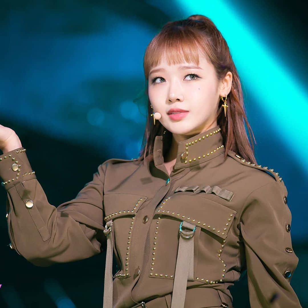 チェ・ユジョンのインスタグラム：「201016 YOOJUNG - SBS The Show  #유정 🌻  #위키미키 #WEKIMEKI #CHOIYOOJUNG #최유정 #YOOJUNG」
