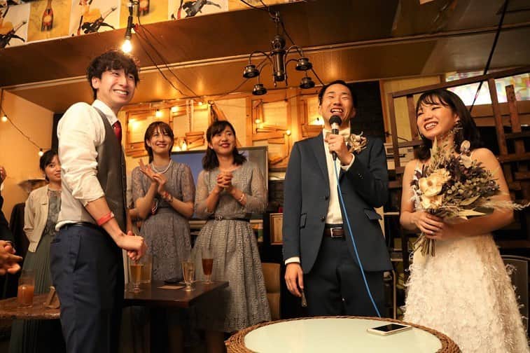 2次会くん/オフィシャルアカウントさんのインスタグラム写真 - (2次会くん/オフィシャルアカウントInstagram)「@2jikaikun_official  #2次会くんレポ をご紹介します✨  挙 式 日：2020年9月 会  場：#6sense  会場エリア：関東 ゲスト人数：30～39名  ドライフラワーを使ったシックなブーケと シャギーなドレスとの組み合わせがおしゃれ💐  「ミッションアタックビンゴ」はビンゴを目指して さまざまなミッションにチャレンジする 新感覚のビンゴゲーム💡 ゲスト皆さんで盛り上がれると好評です💕  📝 イベント：ブーケイベント「この想いブーケに届け」  新郎さまサプライズ ゲ  ー  ム：ミッションアタックビンゴ   －－－ 2次会くんはブライダル業界初✨ 結婚式二次会の幹事代行サービスです  会場探しからパーティ企画、 当日の運営、アフターフォローまで 幹事のお仕事をご友人の代わりにおこないます💡  自己負担0円から クオリティの高い結婚式二次会が叶います🕊  お問い合わせは @2jikaikun_official  プロフィールTOPのURLよりご連絡いただくか お気軽にお電話ください☎  #2次会くん #2次会 #二次会 #結婚式二次会 #式場迷子 #プレ花嫁準備 #結婚式準備 #結婚式 #結婚式場迷子 #プレ花嫁 #プレ花嫁さんと繋がりたい #全国の花嫁さんと繋がりたい #二次会ドレス #2020夏婚 #2020秋婚 #2020冬婚 #2021春婚 #2021夏婚 #関東花嫁 #千葉花嫁 #二次会レポ #2次会くんレポ #卒花嫁レポ #結婚式準備レポ #卒花レポ #ウェディング #結婚式コーデ #お洒落花嫁 #新郎サプライズ」10月16日 18時01分 - 2jikaikun_official