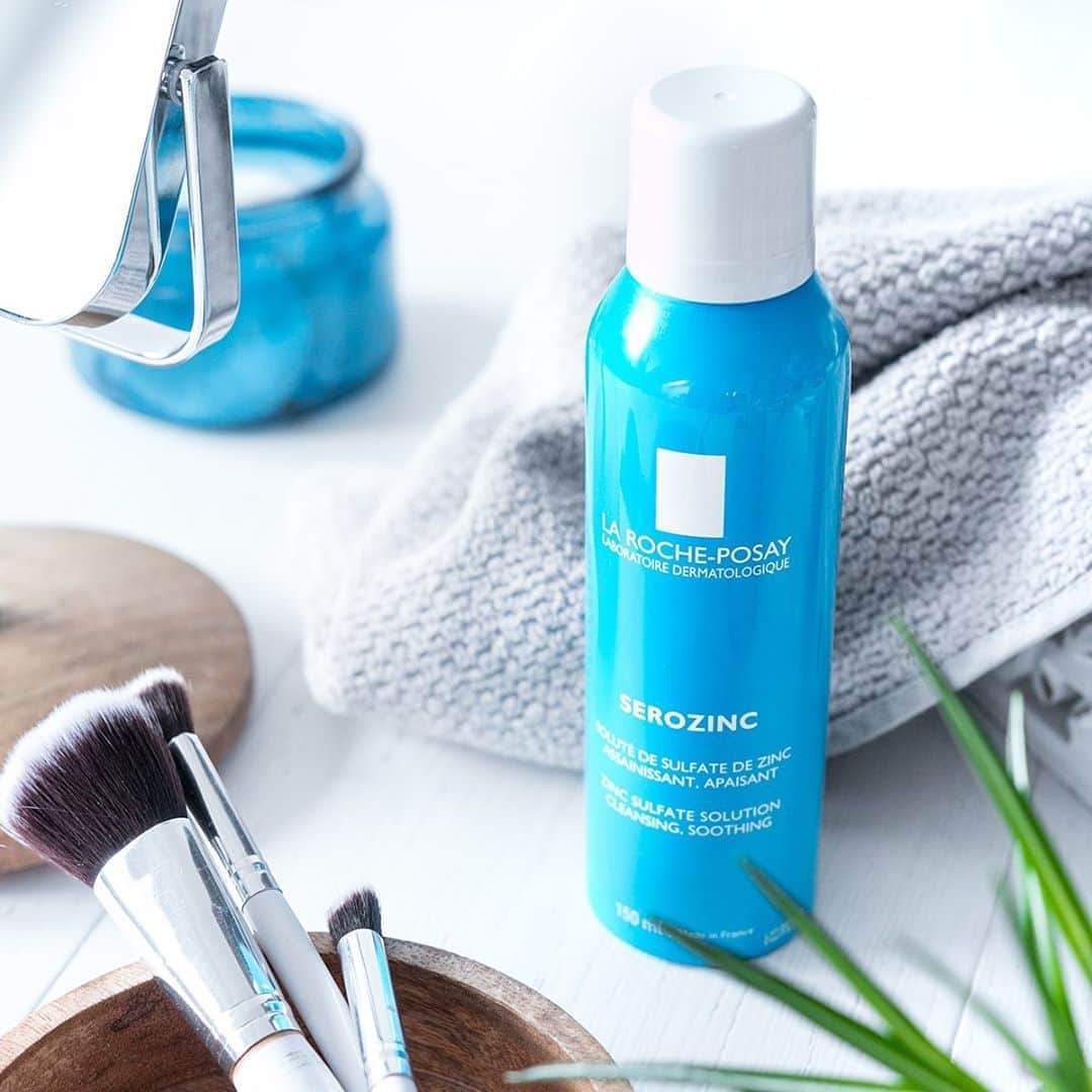LA ROCHE-POSAY JAPAN ラロッシュポゼのインスタグラム：「＼ シュッとひとふき、あぶらとりミスト状化粧水／ . #セロザンク は、肌を整え、マットな肌に仕上げるミスト状化粧水です。 . 日中の化粧直しや、Tゾーンのテカリ対策、化粧前の化粧崩れ対策などにお使いいただけます。 また顔だけでなく、背中にきびなどの全身ケアにもお使いいただける便利アイテムです✨ . ☑️ 肌のテカリが気になる ☑️ 汗や皮脂などによる肌のべたつきを抑えたい ☑️ オイリー肌や毛穴感が気になる こんな肌悩みを抱えている方にオススメです！ . 持ち運びにも便利な50gと、たっぷり使える150gの2つのサイズをご用意しております。 是非チェックしてくださいね🌿 . セロザンク 50g 1,320円（税込）/ 150g 2,530円（税込） . #ラロッシュポゼ #larocheposay #乾燥肌 #敏感肌 #敏感肌対策 #スキンケア #低刺激 #敏感肌コスメ #保湿対策 #保湿ケア #乾燥対策 #基礎化粧品 #コスメ好きさんと繋がりたい #コスメ紹介 #コスメ好き #ツヤ肌 #コスメ情報 #ミスト化粧水 #美肌レシピ #美肌作り #肌荒れ改善 #素肌感 #素肌美人 #素肌美 #シートマスク #スキンケアマニア #オイリー肌 #肌断食 #デイリースキンケア」