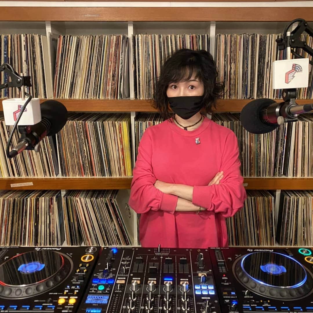 川村由紀のインスタグラム：「今宵は秋の味覚🍄キノコ🍄をテーマにジワジワと選曲します。アーカイヴでも是非。 毎週金曜20時〜21時O.A #blockfm #shibuyaOIRAN warmup radio by #カワムラユキ https://block.fm/radios/17」