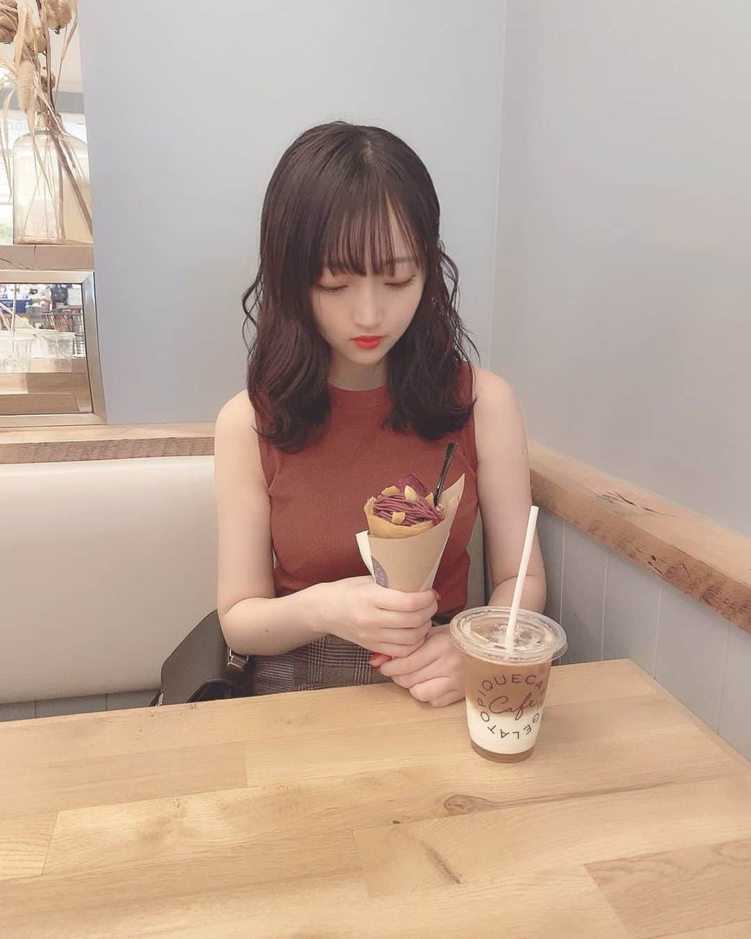 のインスタグラム：「cafe☕️巡り  #gelatopique #gelatopiquecafe  #cafe#caferacer #café #cafestagram  #名古屋カフェ#ミディアム#ミディアムヘア#名古屋#名古屋グルメ #ノースリーブ#ノースリーブニット#タンクトップ女子 #」