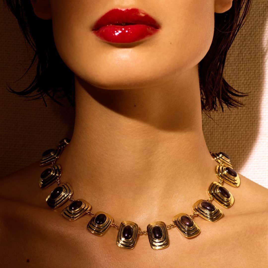 オーレリービダマンのインスタグラム：「Wood around the neck #java #aureliebidermann」