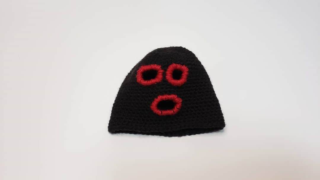 アイパー滝沢さんのインスタグラム写真 - (アイパー滝沢Instagram)「『お地蔵さんシリーズ③』 【目出し帽】です。 今回はハマナカアメリーを使って、かぎ針編みで仕上げました。お地蔵さん可愛いっすね。ホゥ。 お地蔵さん被り物WS開催希望。 #handmade #knitting #Crochet #Jizo_art #Balaclava #knitting_art #かぎ針編み #目出し帽 #ハマナカ毛糸 #アメリー #強盗ファッション #お地蔵さん #アイパー #お地蔵さんシリーズ #かぎ針編み」10月16日 18時00分 - t.aipa