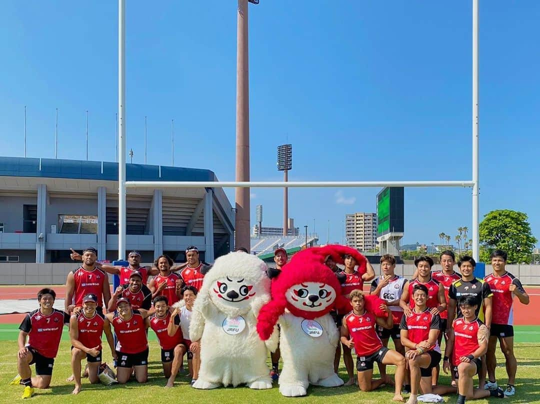 藤田慶和さんのインスタグラム写真 - (藤田慶和Instagram)「日本ラグビーフットボール協会公式マスコット✨レンジーが鹿児島合宿に遊びに来てくれました！！五輪でもセブンズ日本代表の応援よろしくね🙆‍♂️ #セブンズ #日本代表 #sevens #japan #レンジー #鹿児島 #合宿」10月16日 18時00分 - yoshikazu15