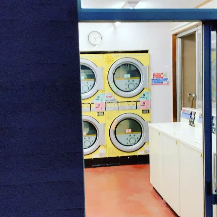 のインスタグラム：「ゴルフ日本オープン見ながら寝てしまってた！明日ムービングサタデーはなんと石川遼と中西直人の組み合わせ楽しみです！ サッとサウナ入って水風呂入って横浜巨人戦報知新聞リモート評論！」