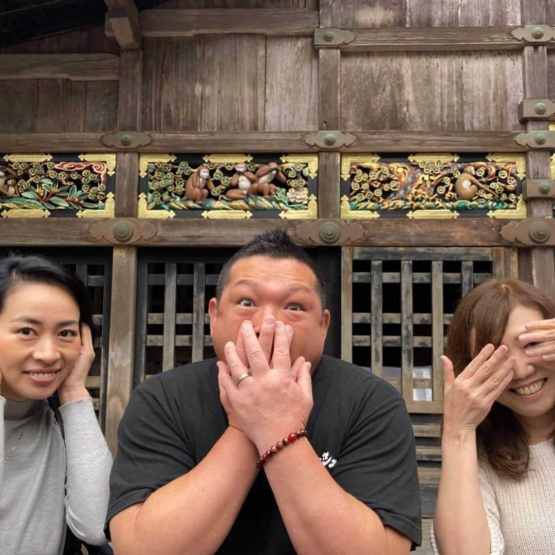 のインスタグラム：「【日光東照宮】 歴史から経営を学ぶ‼️ 身体中がビリビリくるパワーとエネルギーが満たされていくのを感じるスポット。  大好きな徳川家康を神格化した 東照大権現様に感謝を伝える。🙏 ありがとうございました。  #日光東照宮#凄いパワー感じる #パワースポット #徳川家康 #偉大なる遺産 #埋蔵金見つからず」