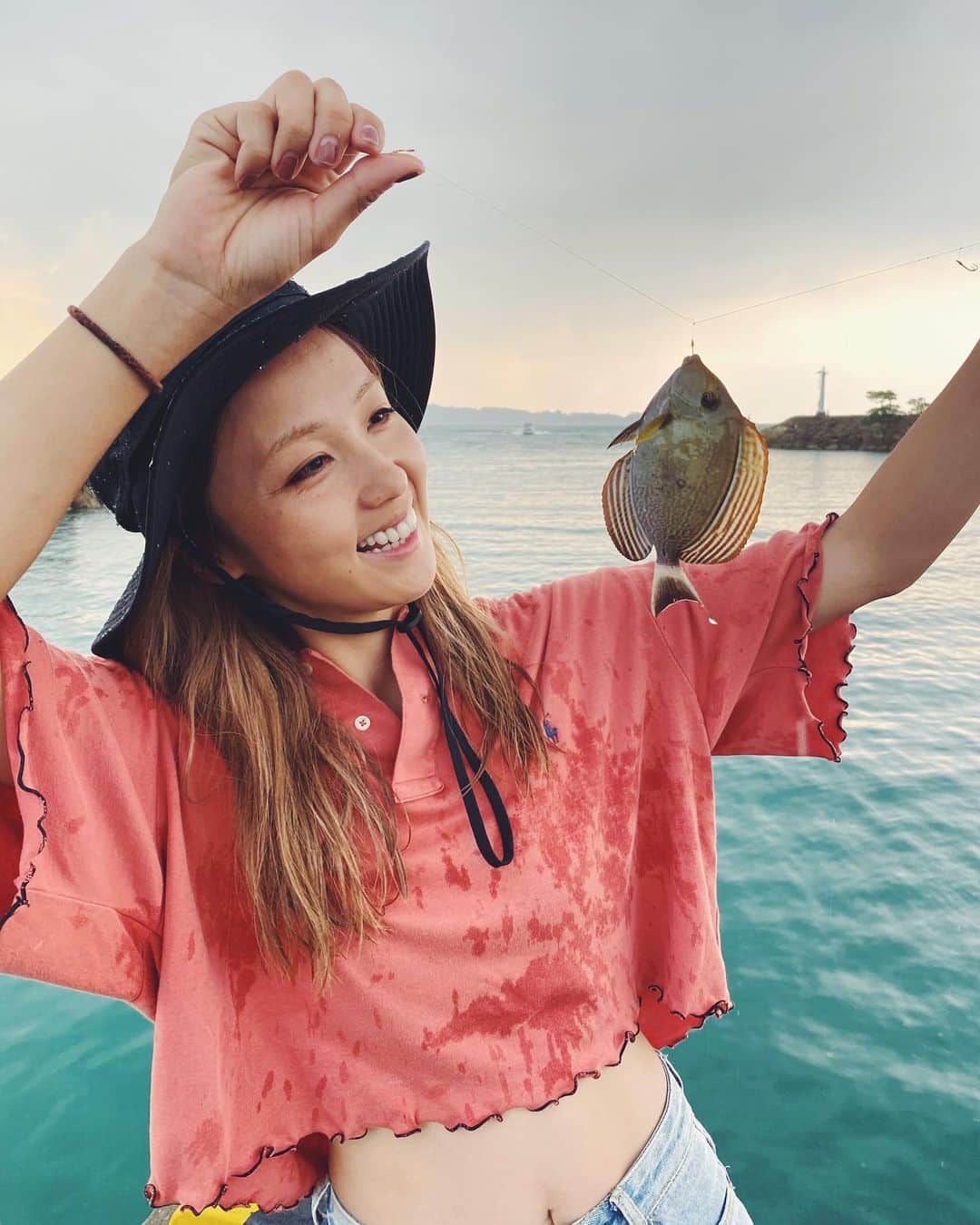 Ami さんのインスタグラム写真 - (Ami Instagram)「泳いでそのまま釣りして 幸せすぎる🌎 日焼けとか、もぅどうでもよくなってるけど 東京帰ったらめっちゃ後悔するんやろなー💦」10月16日 18時28分 - ami_dream05