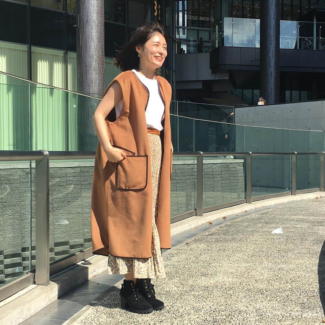 のインスタグラム：「▶︎こんばんは ✨ : : きのうと、今日と外食続きなので 明日からがんばりますね 🎶 : : : 今朝は朝からトレーニングを してからスムージー ✨ お昼と夜は外食 🤫 : : どうやら、 食欲の秋 運動の秋 勉強の秋 : になりそうです 🍁 : : 皆様も楽しい秋にしてくださいねっ♪ : : 今日もお疲れ様でした 🌟 : : #ユニクロ #ユニクロコーデ #秋コーデ #充実した毎日にありがとう」
