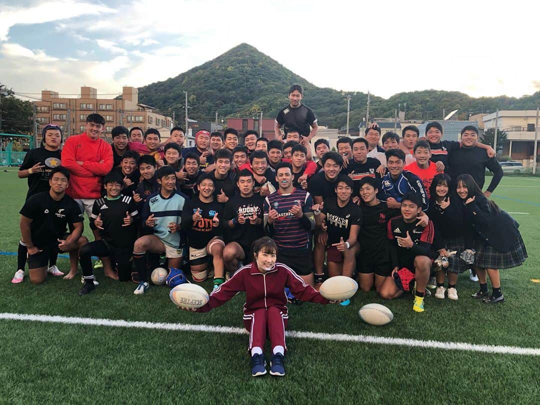 世永聖奈さんのインスタグラム写真 - (世永聖奈Instagram)「🏉﻿ ﻿ 今日ドキッ！内できょうから始まった﻿ 『Yonatube せなスポチャンネル』﻿ ﻿ 世永聖奈が体を張って無我夢中で現場に挑み﻿ スポーツの魅力をお伝えしていきます。﻿ ﻿ 1回目はリーチマイケル選手の母校﻿ 札幌山の手高校ラグビー部にお邪魔しました。﻿ ﻿ 見ているだけでもきつい練習を生き生きとこなし、 お互いを高め合っていく姿に真の強さを感じました。﻿ 「まだまだいけます！頑張ってください！」﻿ 高校生たちからのまっすぐな声援が忘れられません。﻿ ﻿ 山の手高校ラグビー部のみなさん﻿ 大会前の大事な時にありがとうございました！﻿ ﻿ 山の手高校が駒を進めた南北海道大会決勝は﻿ HBCテレビで日曜日に放送します！﻿ 高校生たちの熱い戦いお見逃しなく！﻿ ﻿ 来週の『Yonatube せなスポチャンネル』は﻿ 【コンサドールズになる！？】です。 （ついにこの日が…！）﻿ ﻿ #HBC #北海道放送 #今日ドキッ﻿ #Yonatube #せなスポチャンネル﻿ #札幌山の手高校 #ラグビー部 #ラグビー﻿ #来週 #コンサドールズ﻿ ﻿ #アナウンサー #世永聖奈 #セナスタグラム﻿」10月16日 18時25分 - hbc_yonagasena