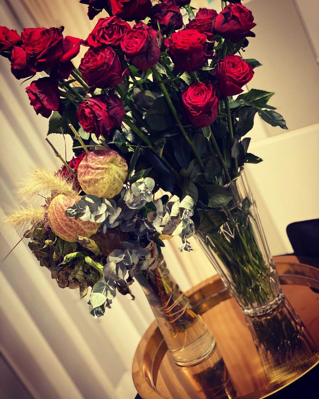 三田羽衣さんのインスタグラム写真 - (三田羽衣Instagram)「素敵🌹 お花を贈るひとって私好きだな。 男性女性問わず、お花をスマートに贈れる方って素敵じゃない？」10月16日 18時26分 - mita.fujin