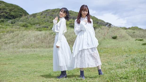 のインスタグラム：「・ Bitter & Sweetの新曲ビジュアルが公式ホームページやブログのトップ画像にアップされました＼🎉🎉👏🏻／(∩´∀`∩) 是非ご覧下さい✨  HP⏬ bittersweet-official.com ブログ⏬ プロフィール欄のURLから飛べます！ ・ ・ ・  #ビタスイ #だけど会いたい #新芽 #新曲 #リリース #Kiroro さん」