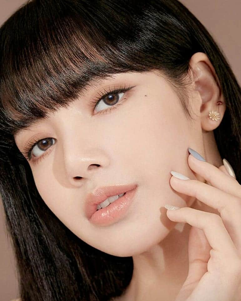 リサさんのインスタグラム写真 - (リサInstagram)「Comment 'pretty' in your language☁ . . . #BLACKPINK #리사 #LISA #LALISA #LALISAMANOBAN #LALISAMANOBAL #howyoulikethat #HOWYOULIKETHAT #thealbum #icecream #blackpinkicecream #selpink #thealbum #lovetohateme #lovesickgirls #prettysavage #betyouwanna #youneverknow #crazyoveryou」10月16日 18時30分 - lisa.blackpink