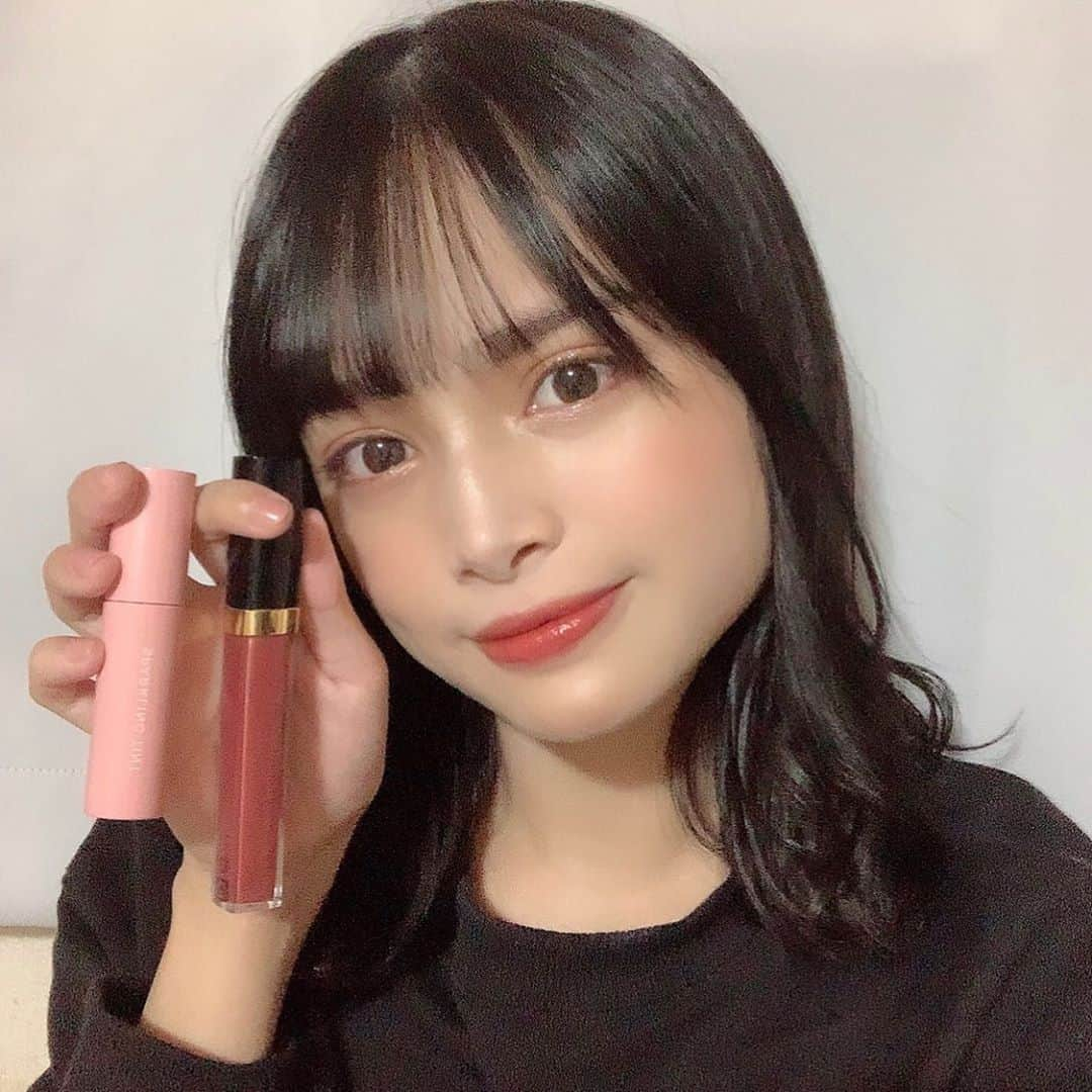 ViVi girlのインスタグラム：「ViVigirlのJONAです❣️ 秋イチ買ったものはリップです💄 深みのある色を買いました✨ とってもお気に入りです☺️ ＊ ＊ ティントがJUICY PANG CR01 グロスが　CHANEL 724 ＊ 是非真似してみてください🤗  #ViVigirl　#ViVigirl_official　 #ViVigirlspick　#ViVigirlspick_秋イチ買ったもの」