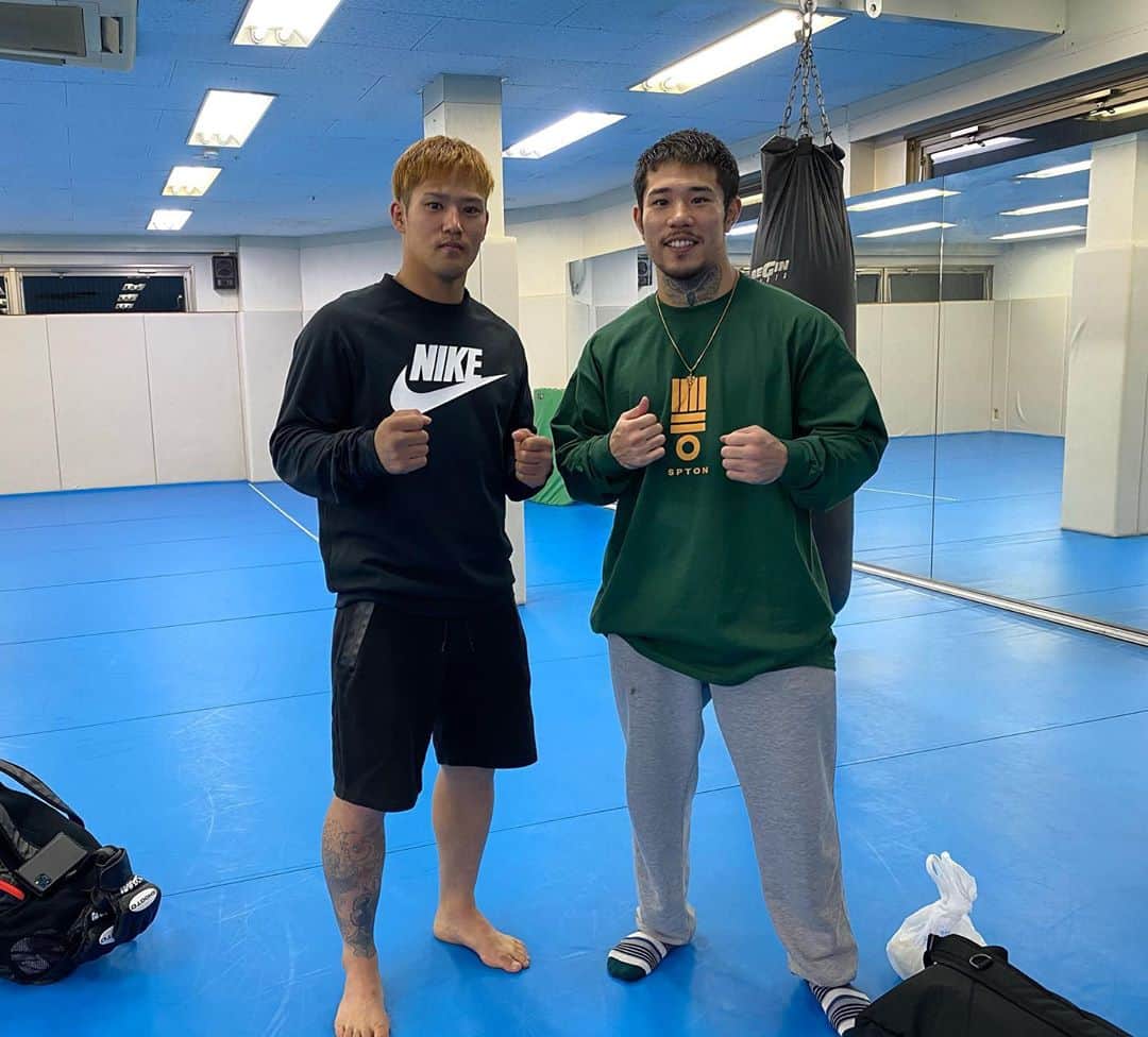 中村寛のインスタグラム：「谷岡くんに何回もめちゃめちゃお世話なりました🙇 . 何度も出稽古で喝入れて下さってありがとうございました。 他お稽古つけて下さった選手もありがとうございました。 . 結果で恩返します。 . . . #格闘技 #キックボクシング  #kickboxing #mma  #パラエストラ加古川  #パラエストラ #加古川  #出稽古 #練習 #training #workout  #スパーリング #sparing  . .」