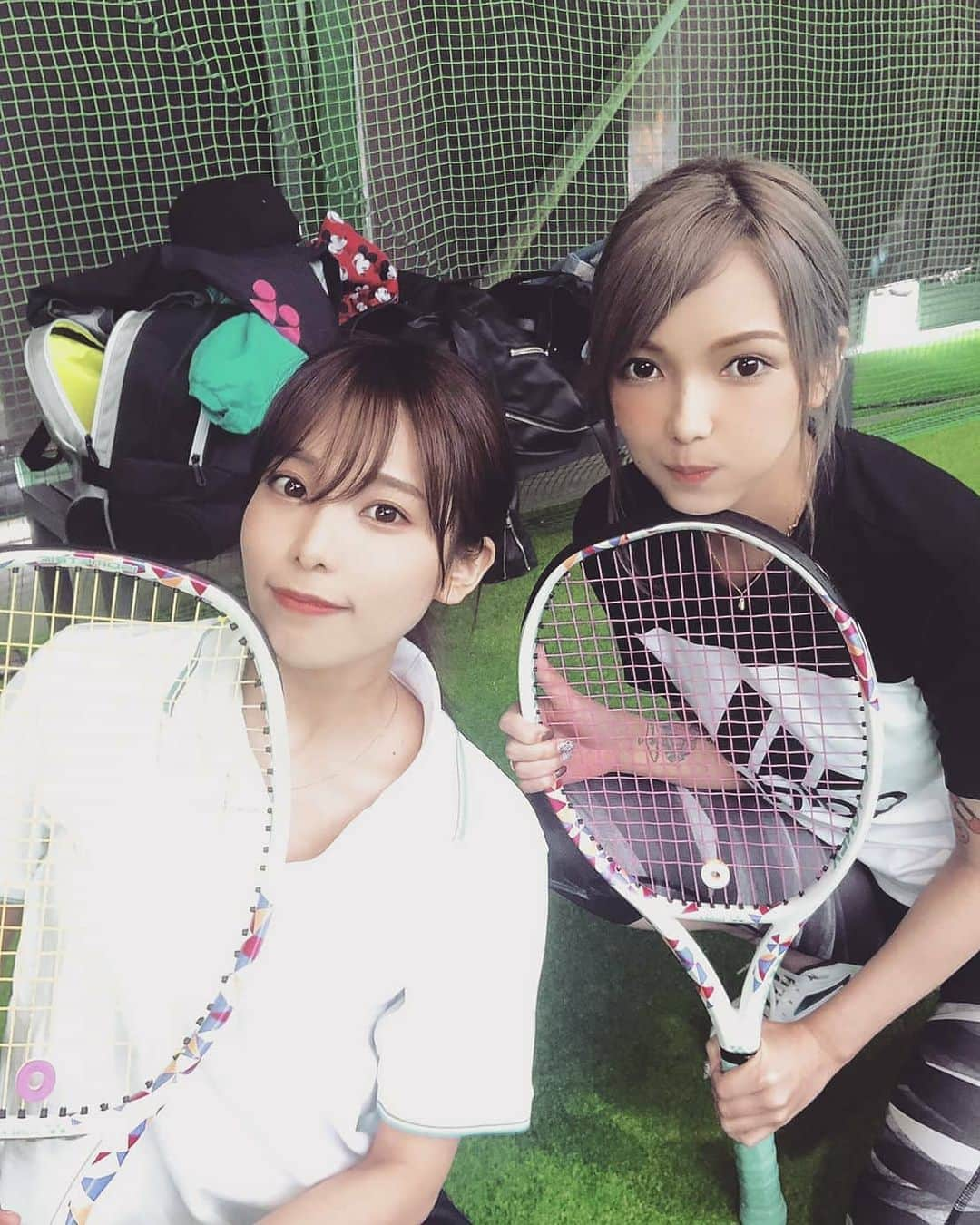 ちゃぶのインスタグラム：「： テニスサークル活動\( ˙꒳​˙ )/🎾 毎週朝やることになった！！ 健康的過ぎWWW 体も筋肉付けてもっとセクシーになります😍 ： #ライブ配信 #liver #live配信 #pococha #mildom #ゲーム配信 #テニス女子 #テニス #テニスサークル #硬式テニス初心者 #硬式テニス #adidas #tennis #tennisgirl #品川プリンスホテル #アイドル #hiphop」