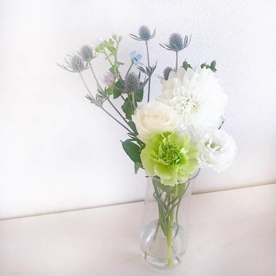 下田奈奈さんのインスタグラム写真 - (下田奈奈Instagram)「* ☺️🌼💐  #お花のある暮らし  #花のある暮らし  #花のある生活  #お花好き  #お花が大好き  #生花 #切り花  #お花が長持ちしますように  #ななばな」10月16日 18時39分 - shimodanana