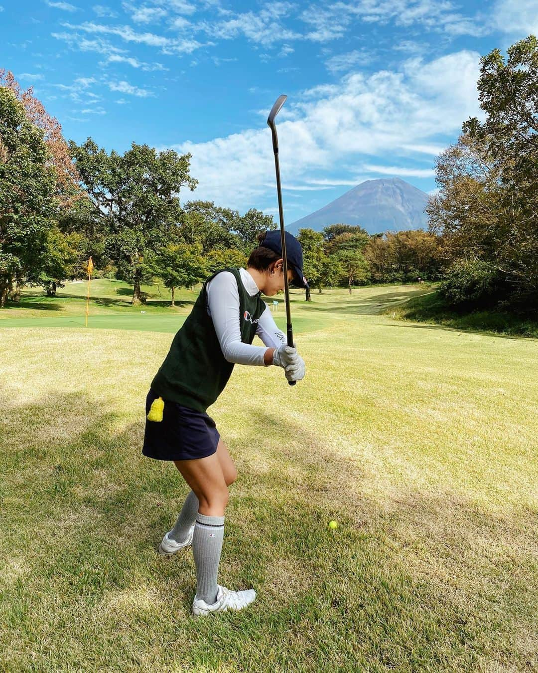 依吹怜さんのインスタグラム写真 - (依吹怜Instagram)「先日の富士山くっきりゴルフ🏌️‍♀️ どしっと見守られてる感🗻  最近はゴルフ→キャンプの流れが定番化してます🏕  #依吹怜の目指せゴルフコロッセオ #ゴルフ　#ゴルフ女子　#富士山　#golf  #mtfuji #championgolf #junandrope #らぶ自然」10月16日 18時42分 - ibukirey