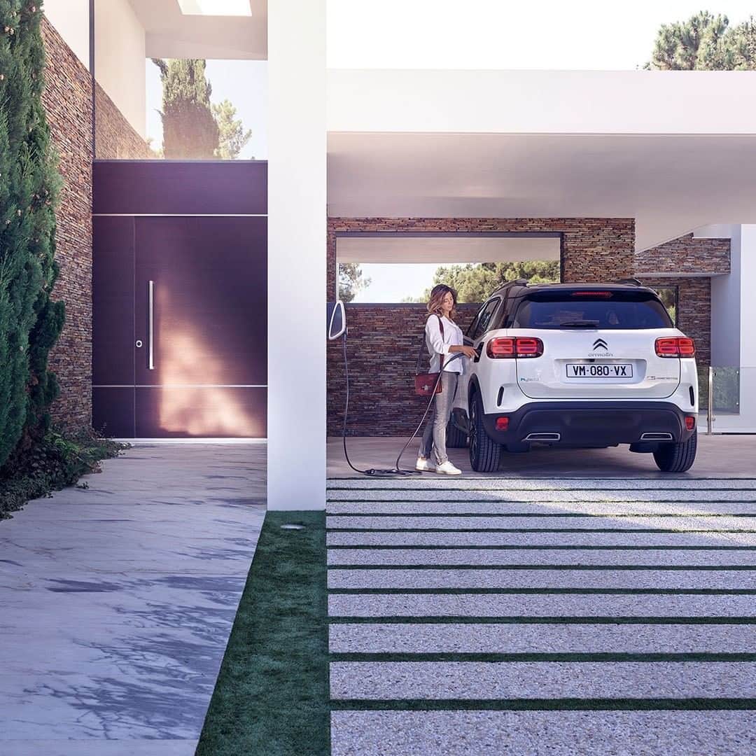 Citroënのインスタグラム：「What if we told you that with Citroën C5 Aircross SUV Plug-In Hybrid you can enjoy fast charging in only 2h using a Wall Box or 7h with a standard electrical outlet?  Travel up to 55km in 100% ëlectric mode! #CitroënC5AircrossSUVHybrid #PlugInHybrid #SilentUrbanVehicle #ËComfortClass #Comfort #ËlectricForAll #InspirëdByYouAll #New #Citroen #Car #Fashion #Electric #Instacar #Carsofinstagram #Auto」