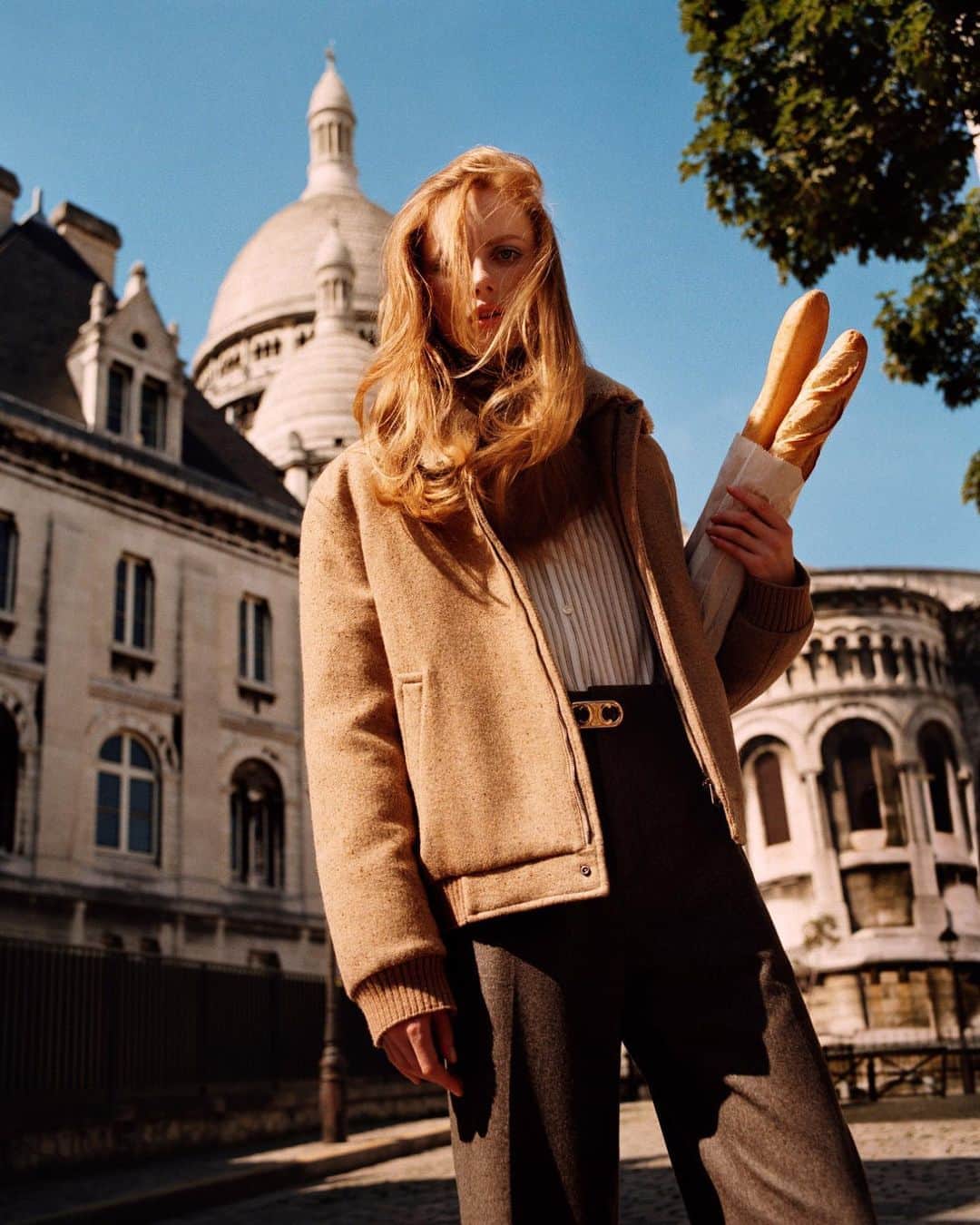 Vogue Parisさんのインスタグラム写真 - (Vogue ParisInstagram)「Today is World Bread Day, the perfect excuse to throw back to this shot of @RiannevanRompaey in Paris by @AlasdairMcLellan, styled by @AleksWoro. After all, who does bread better than the French?」10月16日 19時03分 - voguefrance